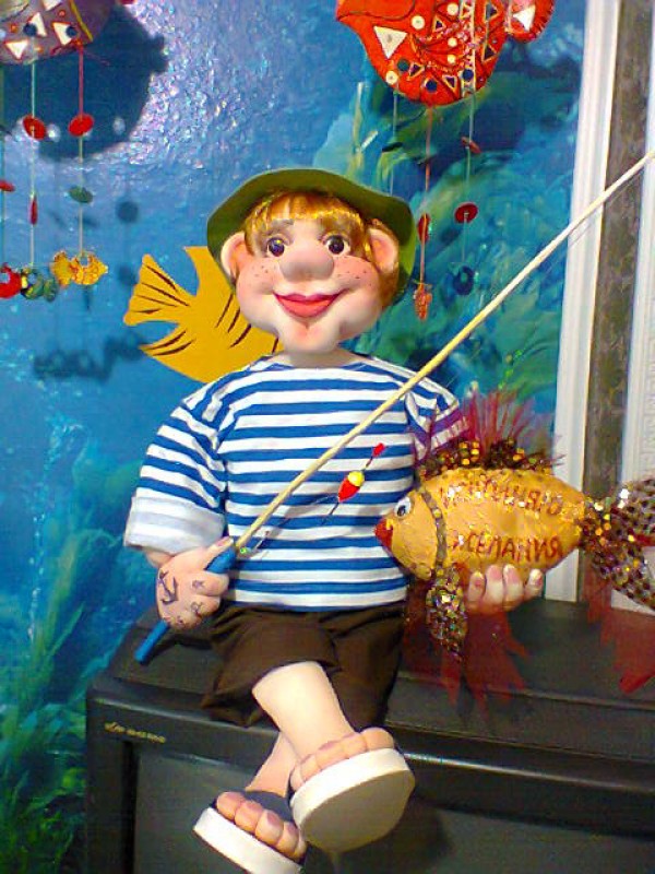 Кукла рыбак. Выставлена для примера.