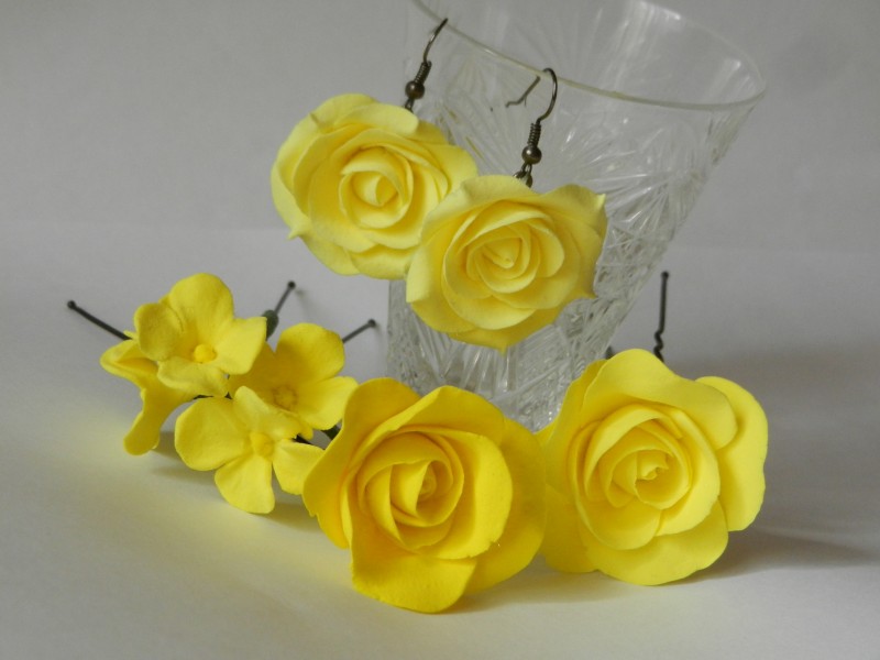 комплект изделий желтые розы