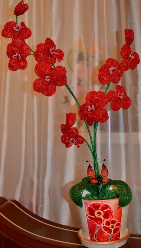 Красная орхидея из бисера