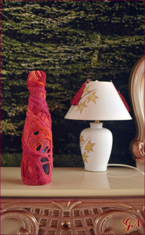 Интерьерная бутылка, декорированная шерстью Страсти по Гауди - стильное украшение для Вашей гостиной