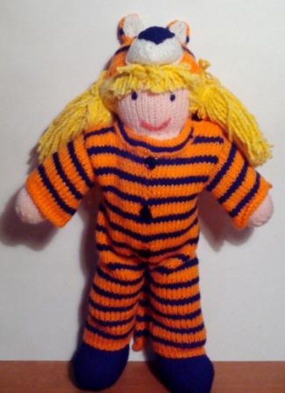 Вязаная кукла в наряде тигра