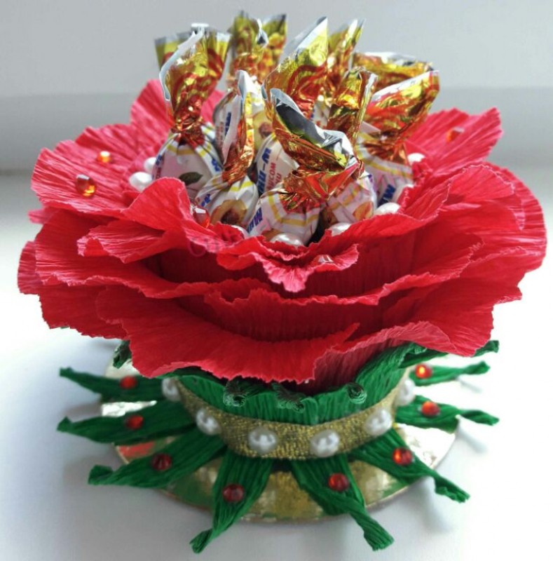 Декоративная подставка в виде розы