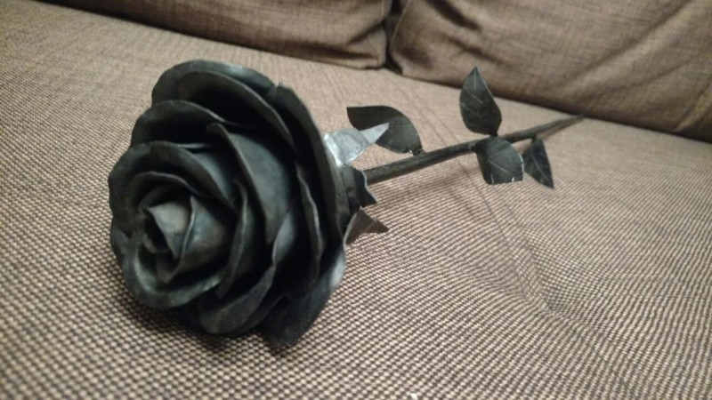 Стальная роза Неувядающий цветок