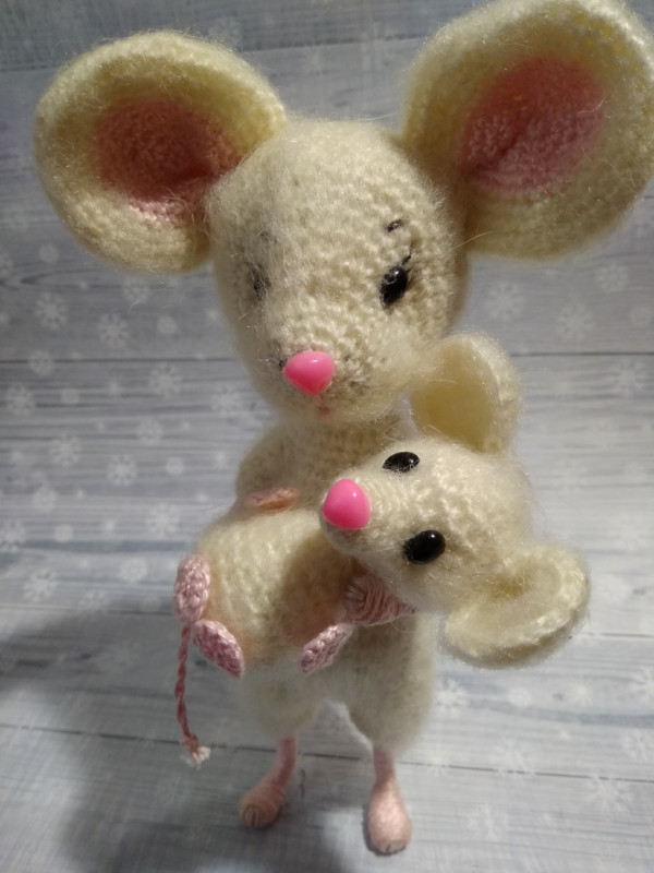 Вязанная авторская игрушка, Крыска с малышом.