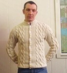 свитер белый с косами