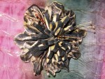 Брошь-цветок  из  натуральной  кожи  «Ночной  каприз»