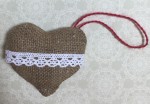 Сердечко-валентинка из мешковины ручной работы с ключиком