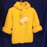 Вязаное плюшевое пальто для девочки с капюшоном