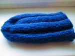 Вязаная шапочка в резинку мужская или женская. Связана из мягкой шерсти.Цвет ярко-синий,размер54-58. Модель 